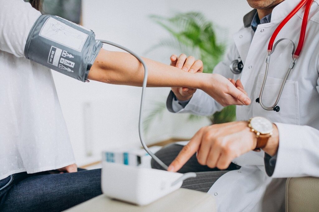 cardiology, md, diagnostic, arrhythmia, cardiologist, measure, equipment, checkup, cardiovascular, pressure, blood, adult, discussion, health, friendly, practice, general medicine, medical practice, working, family doctor, white coat, stethoscope, people